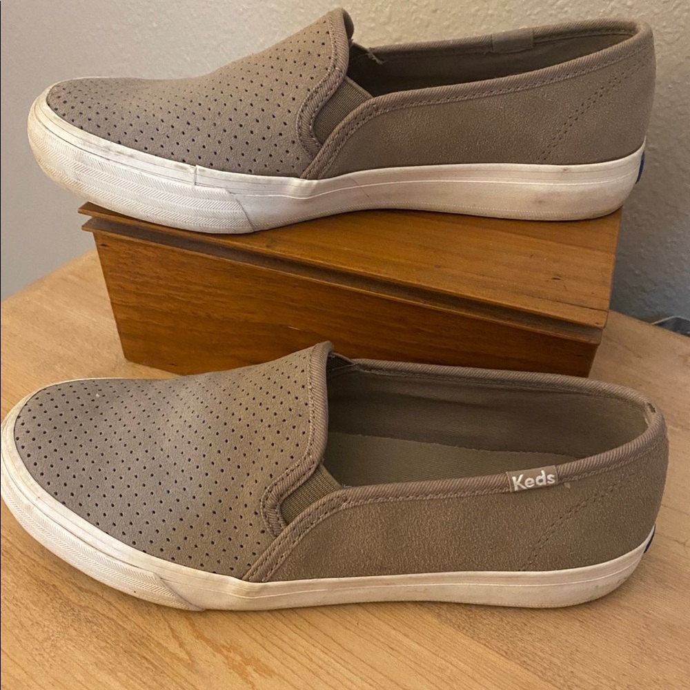 Keds Size 7.5 Taupe